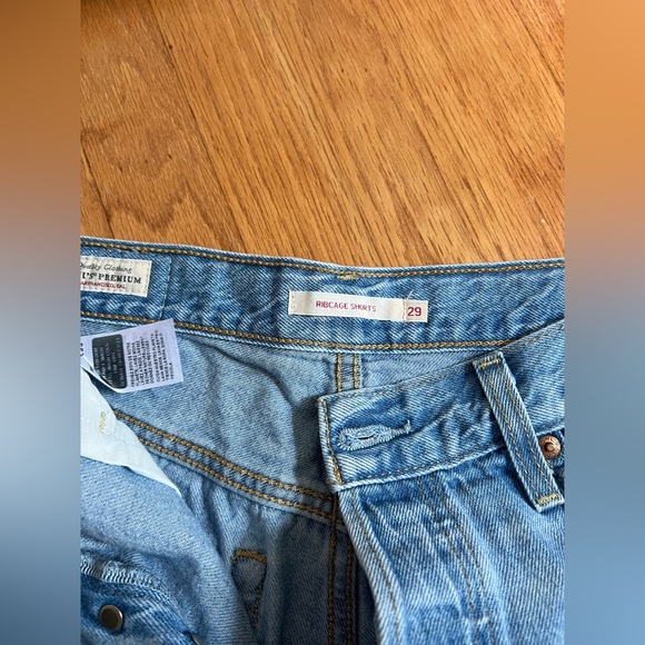 Levi’s ribcage denim shorts - Picture 4 of 6